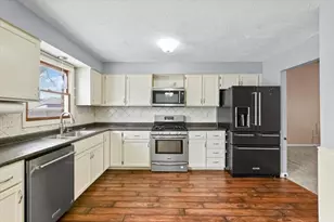 610 Sherwood Dr, Saint John, IL 61873 - Photo 12