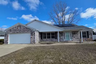 610 Sherwood Dr, Saint John, IL 61873 - Photo 1