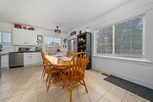 908 S Arlington Dr, Round Lake, IL 60073 - Photo 10