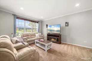 3646 Thornhill Dr, Elgin, IL 60124 - Photo 6