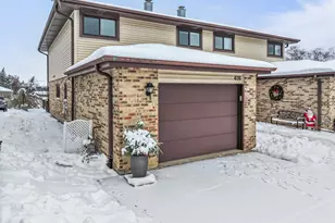 676 Rosner Dr, Roselle, IL 60172 - Photo 2