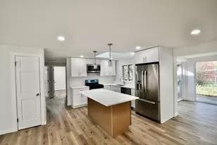 1930 W Weathersfield Way, Schaumburg, IL 60193 - Photo 6