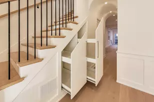 2036 W Erie St, Chicago, IL 60612 - Photo 8