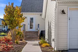 1402 River Landing St, Normal, IL 61761 - Photo 4