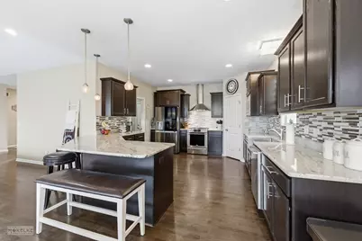 931 S Carly Circle, Yorkville, IL 60560 - Photo 8