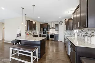 931 S Carly Cir, Yorkville, IL 60560 - Photo 8