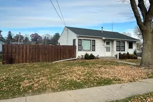 412 E Main St, Morrison, IL 61270 - Photo 2