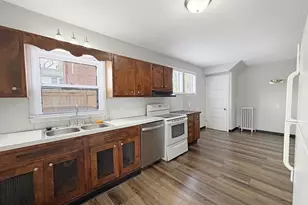 1241 W Pleasant St, Freeport, IL 61032 - Photo 6