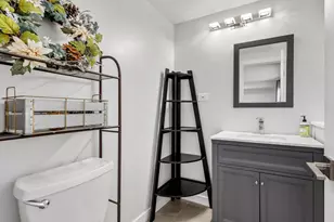 325 W Park Ave, Wheaton, IL 60189 - Photo 24