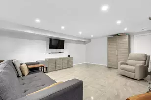 325 W Park Ave, Wheaton, IL 60189 - Photo 22