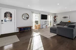 325 W Park Ave, Wheaton, IL 60189 - Photo 6