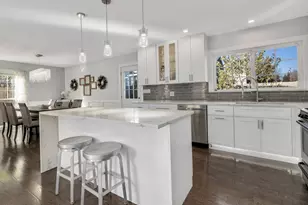 325 W Park Ave, Wheaton, IL 60189 - Photo 8