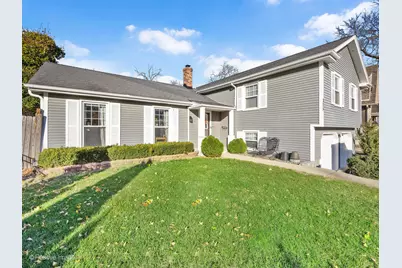 325 W Park Avenue, Wheaton, IL 60189 - Photo 2