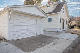 504 S Kreitzer Ave, Bloomington, IL 61701 - Photo 24