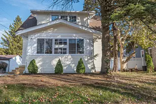 504 S Kreitzer Ave, Bloomington, IL 61701 - Photo 2