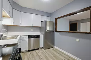 1111 Pleasant Run Dr, Wheeling, IL 60090 - Photo 12