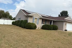 1003 Cyndy Ct, Champaign, IL 61822 - Photo 2