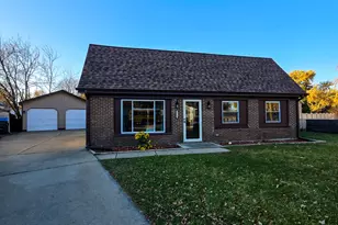 728 Hawthorne Ct, Bolingbrook, IL 60440 - Photo 2