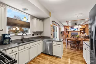 2979 Arbor Ln, Aurora, IL 60502 - Photo 6