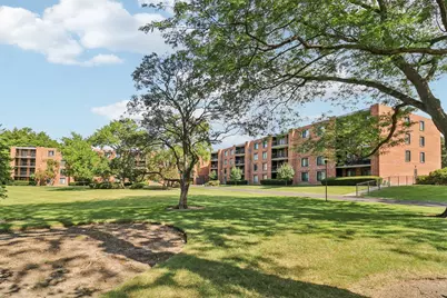 1405 E Central Road #122C, Arlington Heights, IL 60005 - Photo 2