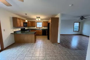 905 Randall Ct, Marengo, IL 60152 - Photo 8