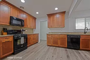 730 Ashley Ct, Hoffman Estates, IL 60169 - Photo 4