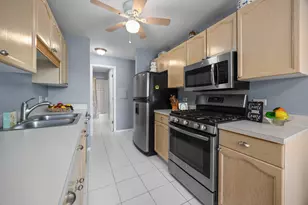815 Leicester Rd, Elk Grove Village, IL 60007 - Photo 8