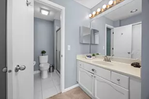 815 Leicester Rd, Elk Grove Village, IL 60007 - Photo 16