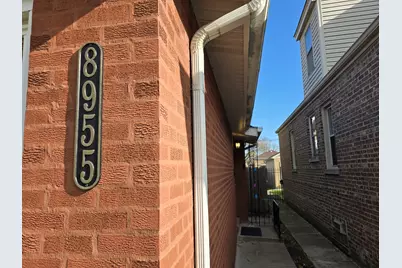 8955 S Cornell Avenue, Chicago, IL 60617 - Photo 2