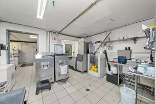 3739 W Fullerton Ave, Chicago, IL 60647 - Photo 16