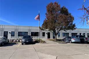 721 Ridgeview Dr, McHenry, IL 60050 - Photo 1