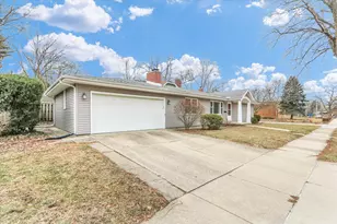 617 W John St, Champaign, IL 61820 - Photo 4