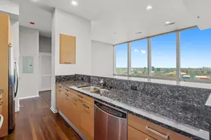 500 W Superior St, Chicago, IL 60654 - Photo 8