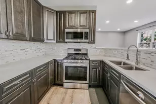 1090 Maubert Ct, Carol Stream, IL 60188 - Photo 14