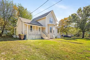 1227 Chestnut St, Rockford, IL 61102 - Photo 2