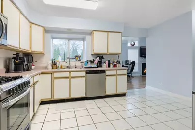 686 Legends Drive, Carol Stream, IL 60188 - Photo 2