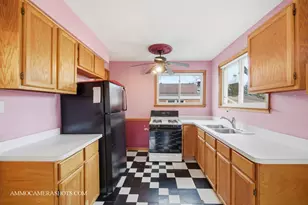 9611 S Homan Ave, Evergreen Park, IL 60805 - Photo 4