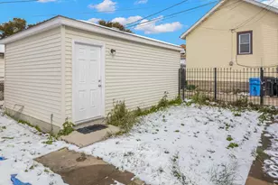 10211 S Yale Ave, Chicago, IL 60628 - Photo 24