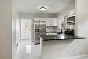 10211 S Yale Ave, Chicago, IL 60628 - Photo 14