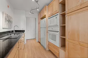 4170 N Marine Dr, Chicago, IL 60613 - Photo 14