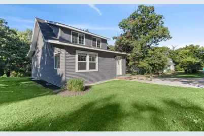 68 E Lakeview Avenue, Round Lake Beach, IL 60073 - Photo 1