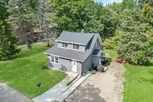 68 E Lakeview Ave, Round Lake Beach, IL 60073 - Photo 2