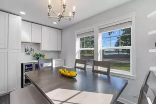 68 E Lakeview Ave, Round Lake Beach, IL 60073 - Photo 12