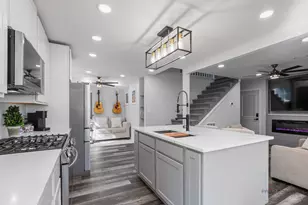 68 E Lakeview Ave, Round Lake Beach, IL 60073 - Photo 10