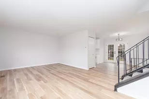 2S261 Sanchez Dr, Warrenville, IL 60555 - Photo 4