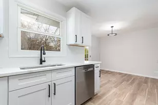 2S261 Sanchez Dr, Warrenville, IL 60555 - Photo 12