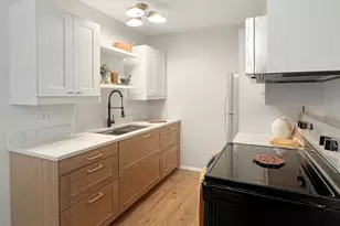 124 N Whistler Ave, Freeport, IL 61032 - Photo 8