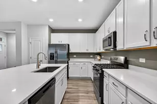 1001 Draper Rd, McHenry, IL 60050 - Photo 8