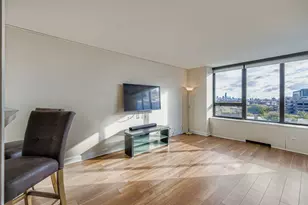 3930 N Pine Grove Ave, Chicago, IL 60613 - Photo 2