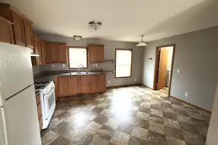 498 Park Ave, Belvidere, IL 61008 - Photo 6